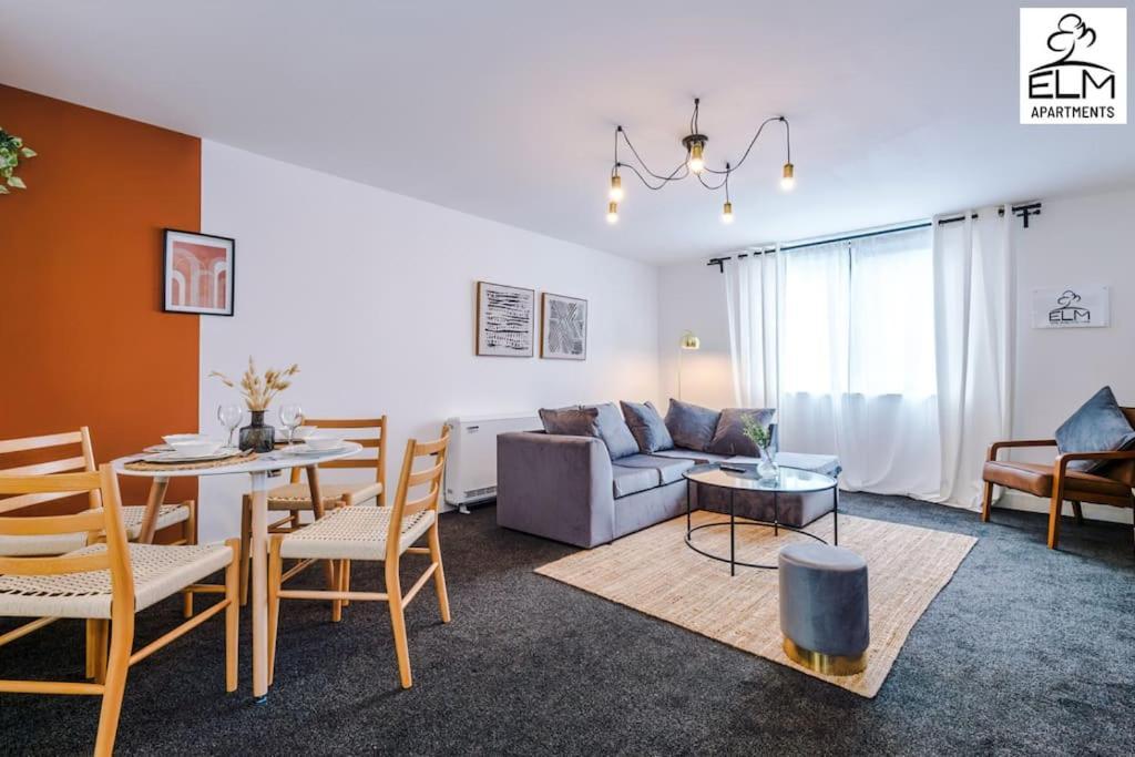 Apartamento Luxurious 1-bedroom Apartment, Sleeps 4, Free Parking Manchester
